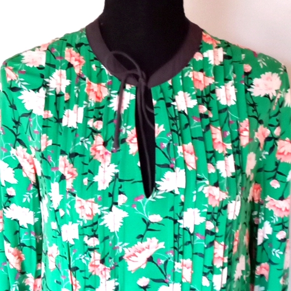 Old Navy maternity top (used) - Picture 2 of 4